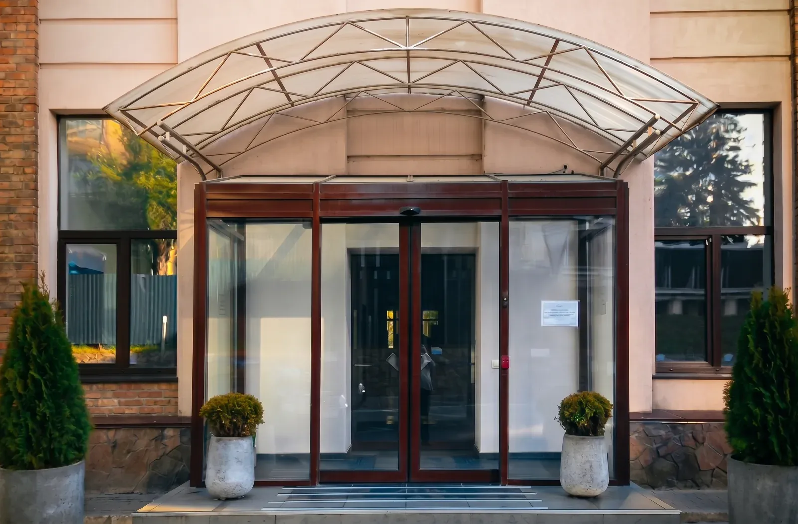 Вхід до International House Kyiv